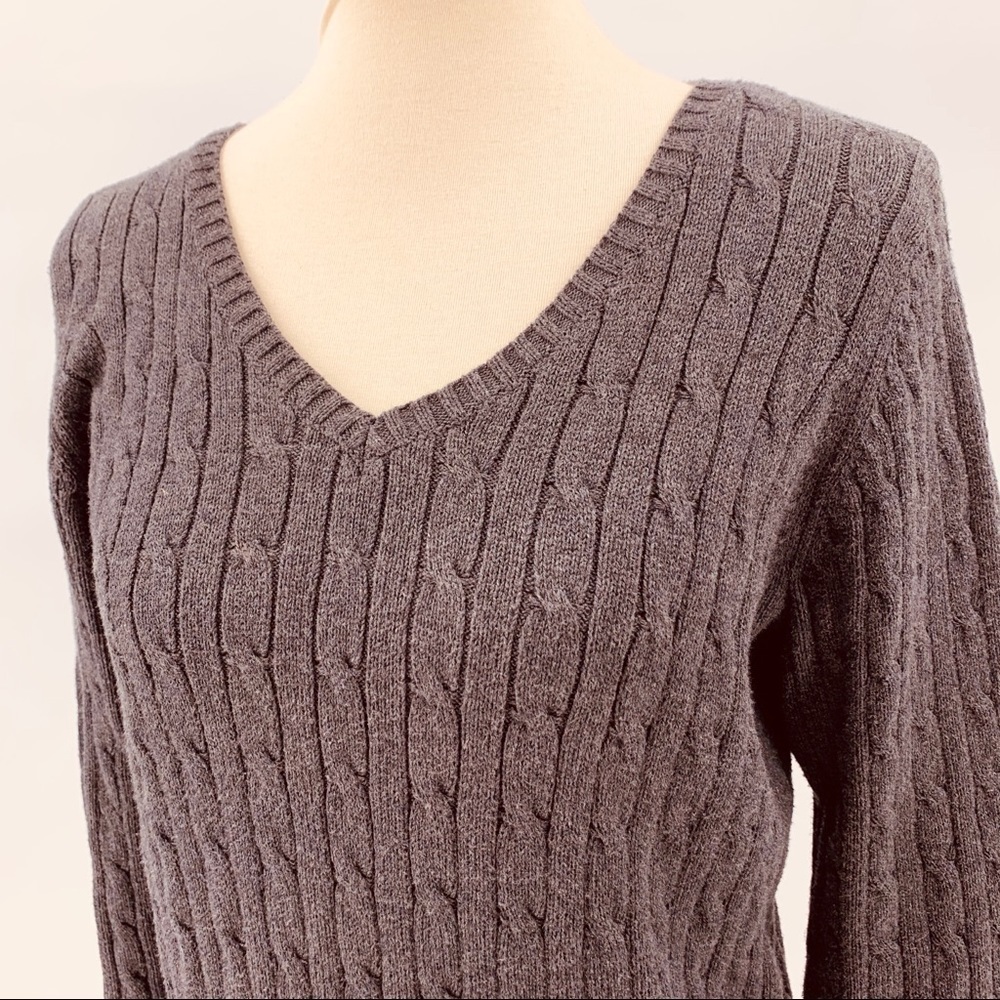 St. John’s Bay Gray Chunky Cable Knit V Neck Classic Sweater Women’s Small - Picture 7 of 8